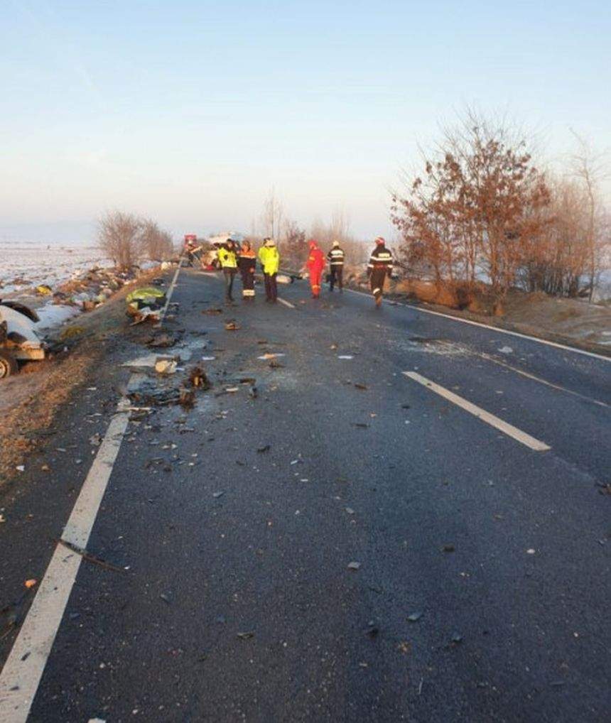 Plan roşu de intervenţie, activat în această dimineaţă, în Suceava! Doi morţi şi şapte răniţi, într-un accident devastator!