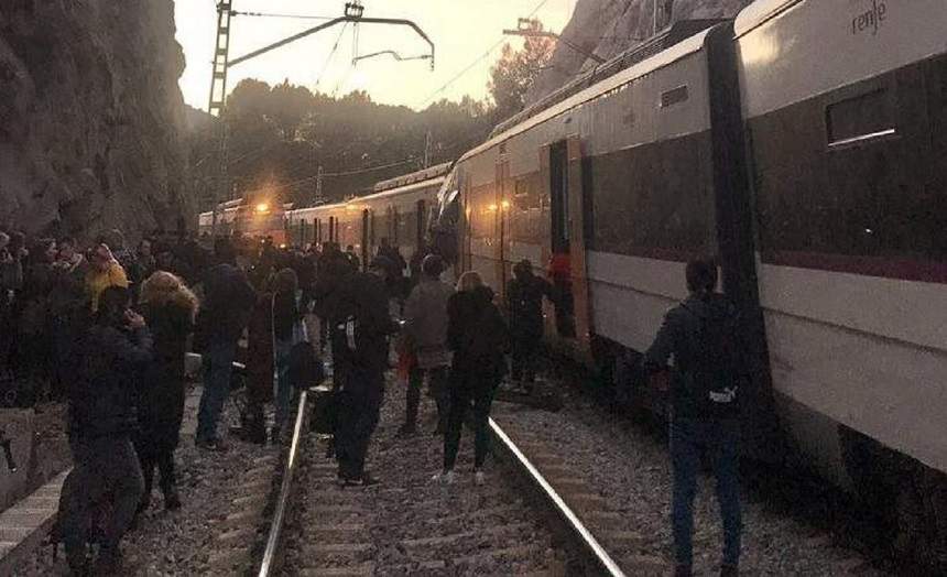 VIDEO / Accident feroviar cu victime, în Spania! Un tren a deraiat în apropiere de Barcelona