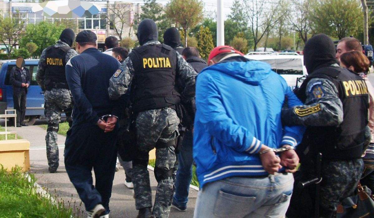 VIDEO / Scenariu de film de acţiune! Hackeri români, arestaţi de DIICOT şi Secret Service
