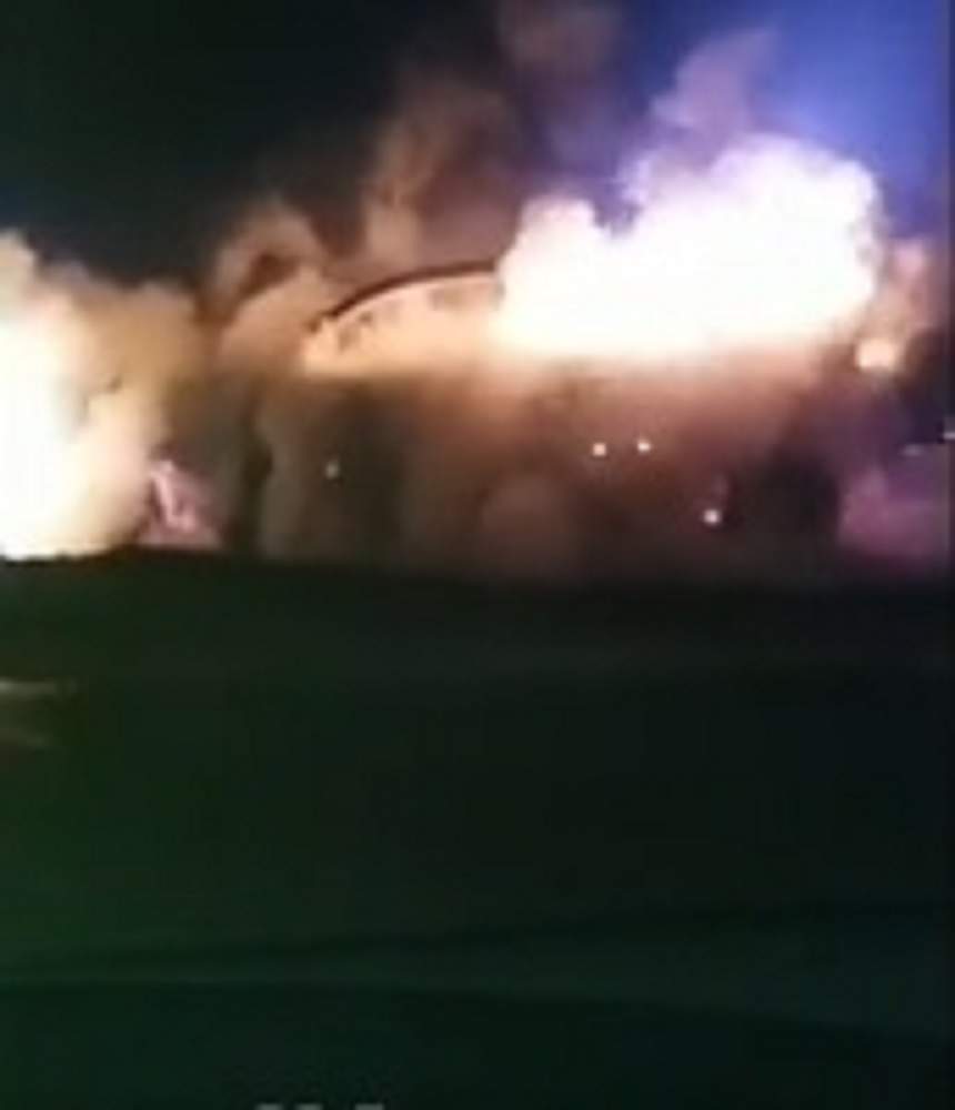 Culmea beţiei în Argeş! Un bărbat a intrat cu maşina într-un cap de pod după ce a incendiat-o