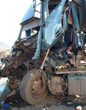 FOTO / Accident înfiorător în Hunedoara! Șoferul unui TIR a fost strivit în cabina acestuia