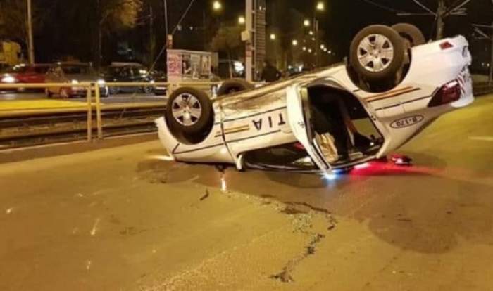 O mașină de poliție s-a răsturnat în București! Doi polițiști au fost răniți FOTO