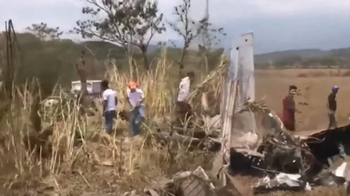 VIDEO / Imagini șocante! Două persoane au murit, după ce avionul în care se aflau s-a prăbușit în timpul unui show aviatic