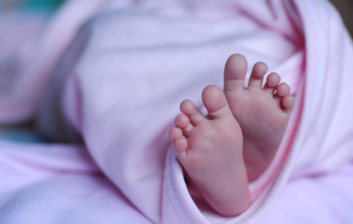 Surpriză cu scutece! O femeie din Constanţa s-a trezit un un nou-născut în casă