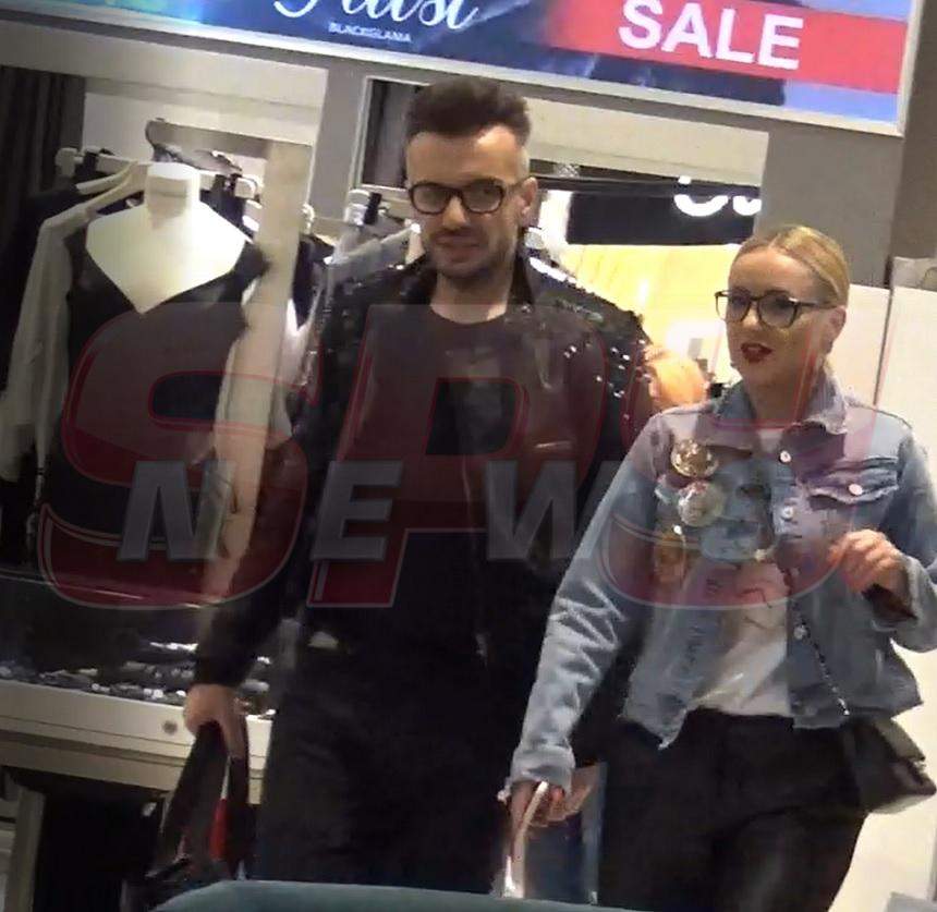 VIDEO PAPARAZZI / Nimeni nu l-a mai văzut aşa pe Răzvan Ciobanu! Iată cum se comportă celebrul designer cu o femeie