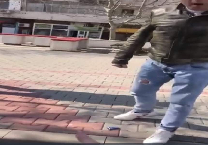 Mamă şi fiică, bătute violent în plină stradă, în Vaslui! Motivul agresorului este halucinant / VIDEO