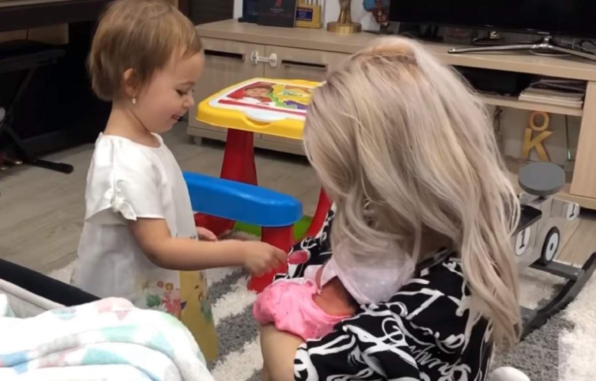 Fata cea mare a Andreei Bălan, reacție de milioane când și-a cunoscut surioara: "Îți place bebelușul?" VIDEO