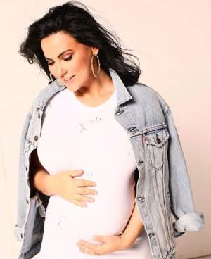 FOTO / Lavinia Pîrva, cu burtica de gravidă la înaintare! Soția lui Ștefan Bănică a pozat sexy, în al doilea trimestru de sarcină