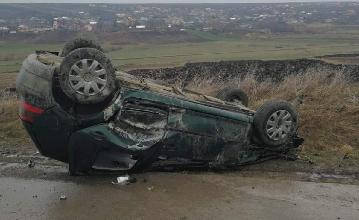 Accident cu patru victime în Botoşani! Un şofer începător, beat, s-a răsturnat cu maşina. FOTO