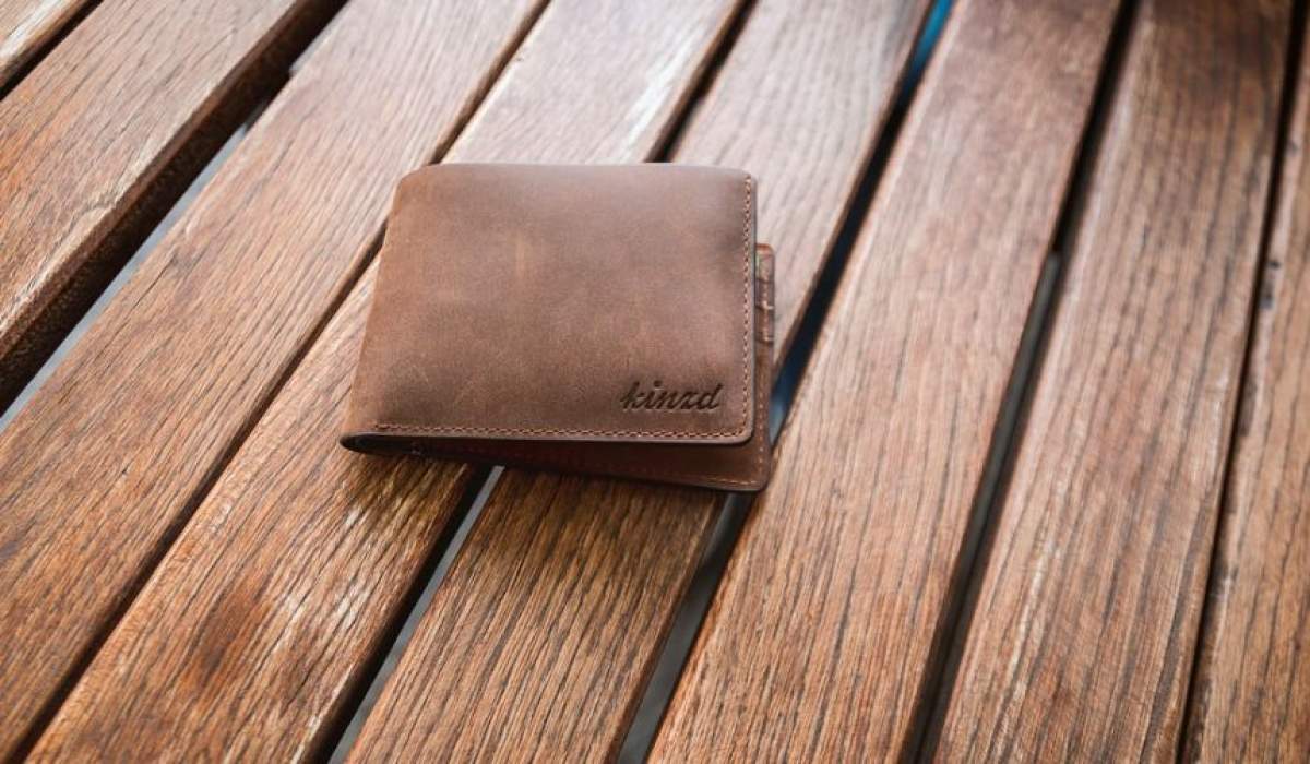 Un tânăr din Vâlcea și-a luat credite bancare fără număr, după ce a găsit un buletin cu o poză care seamănă cu el