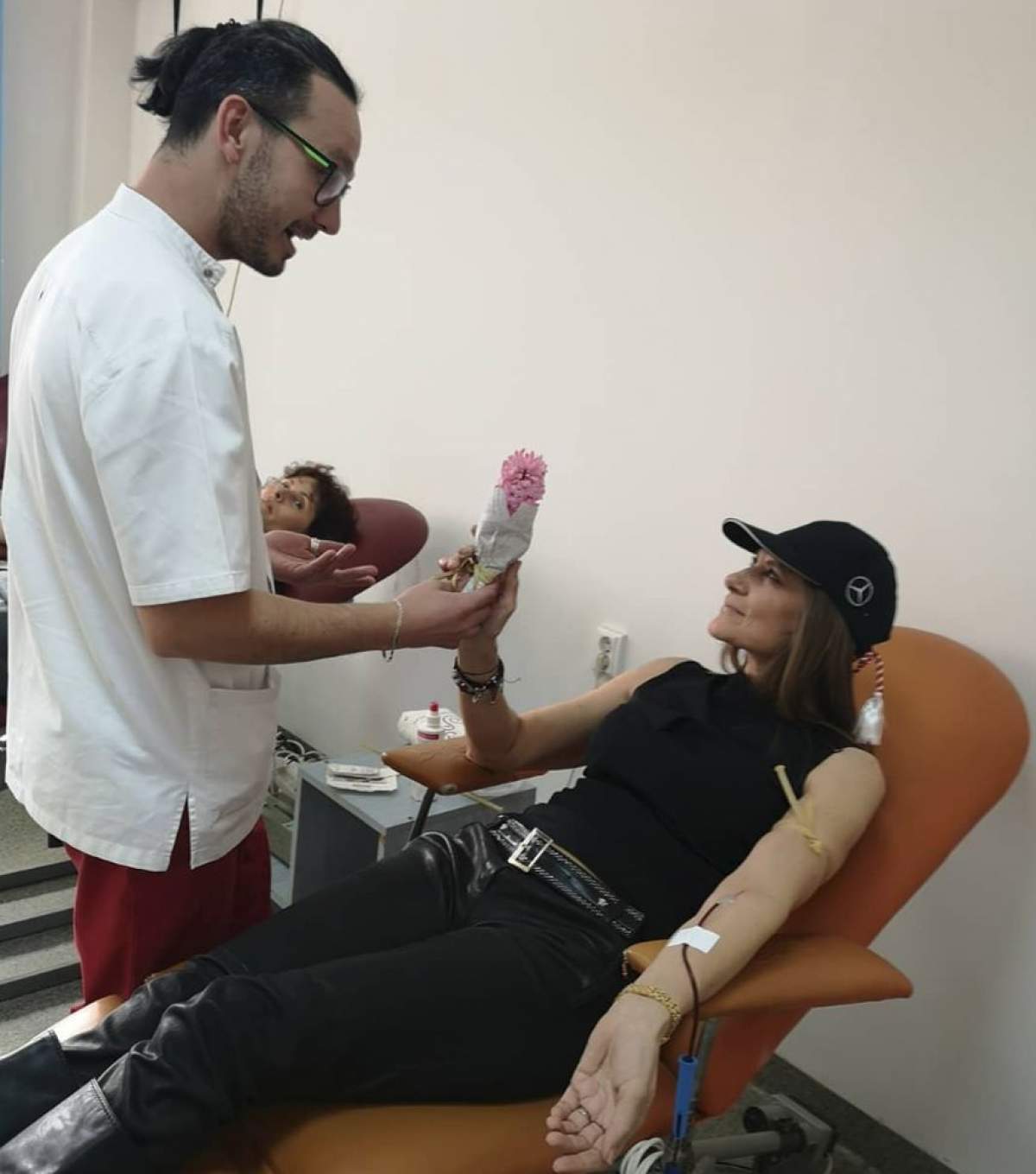 Romaniţa Iovan a oferit un mărţişor special de 1 Martie. A donat sânge