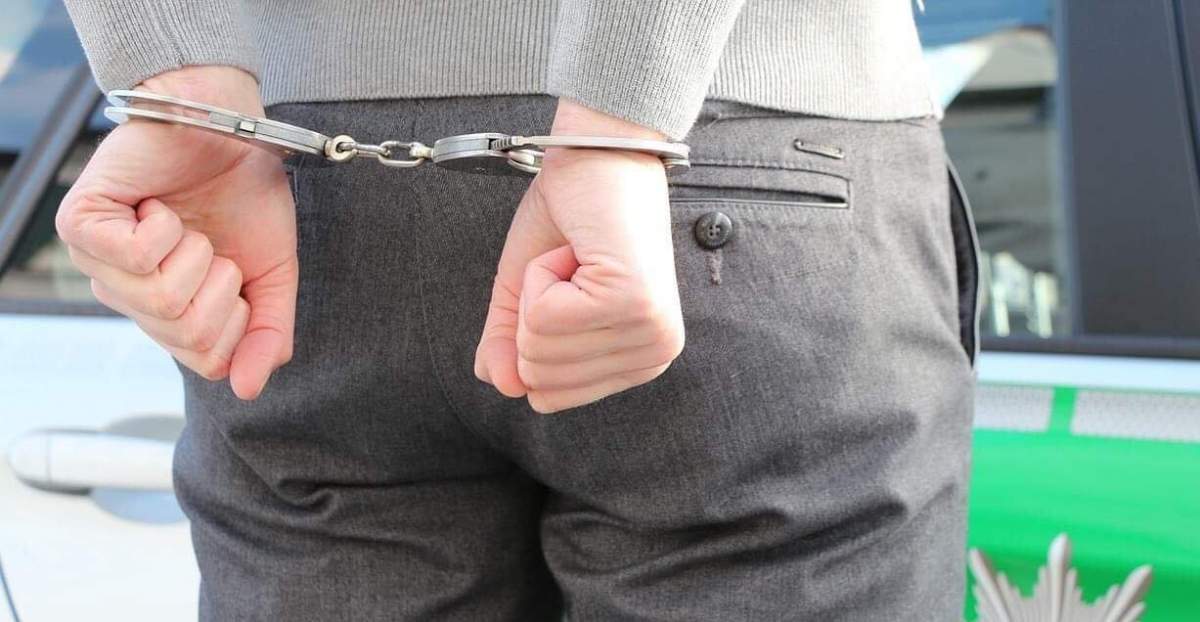 Bărbat reținut de o polițistă, după ce s-a masturbat în fața unei adolescente de 17 ani din Capitală