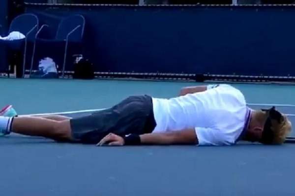 VIDEO / Momente înfiorătoare la turneul de tenis de la Miami! Un jucător s-a prăbușit pe teren și a început să plângă de durere