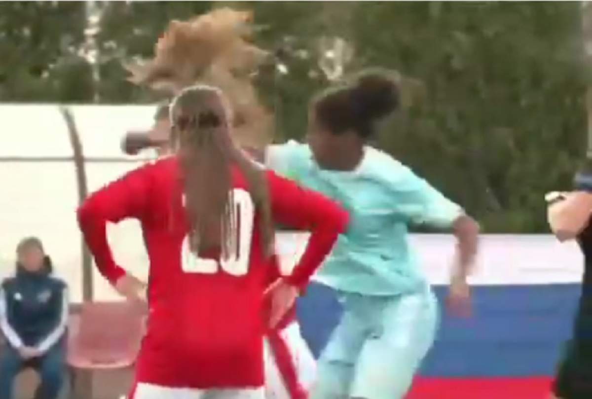 VIDEO / Bătaie ca în filme între fotbaliste minore!  Violențele au avut loc în timpul unui  meci internațional