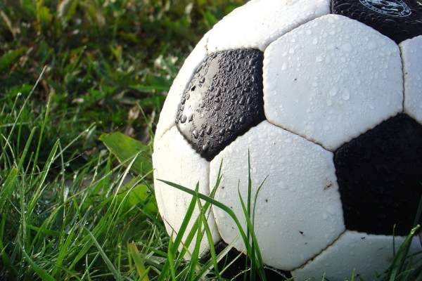 VIDEO / Șoc în fotbal! Oficialii unei echipe își acuză rivalii că au vrut să le otrăvească jucătorii