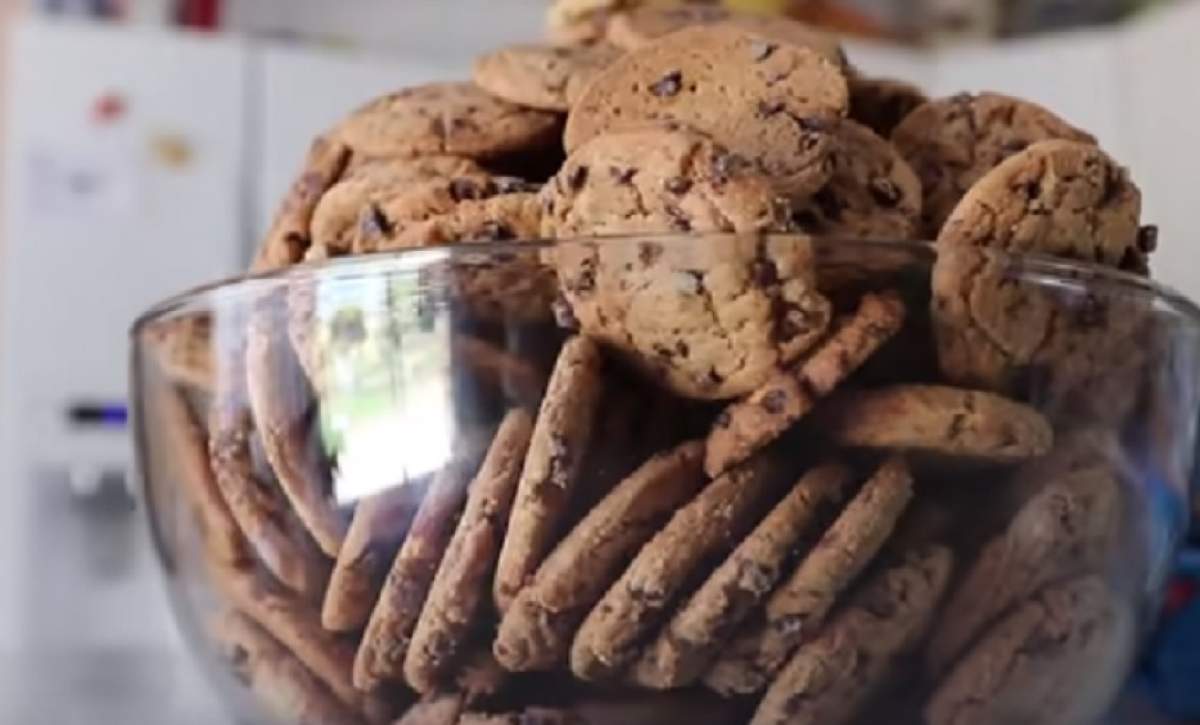 Tânără de 24 de ani, moartă după ce şi-a îndesat în gură biscuiţi cu ciocolată
