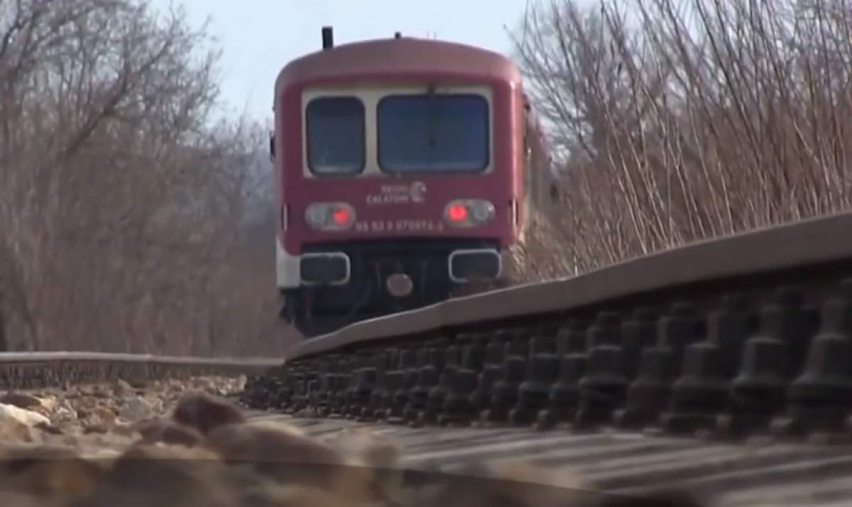 O tânără din Iași a sărit din trenul aflat din mers. Familia o caută acum cu disperare. VIDEO