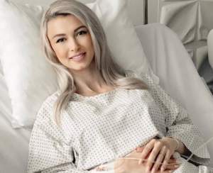 Andreea Bălan, puternică și zâmbitoare, pe patul de spital. Ce le-a transmis fanilor frumoasa artistă 