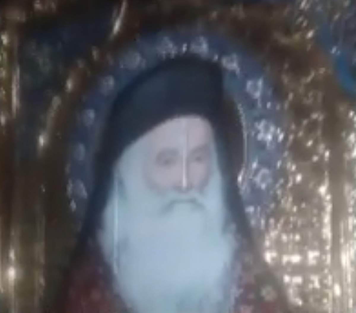Minune în Postul Paştelui! Icoana Părintelui Iustin Pârvu plânge cu lacrimi de mir. VIDEO
