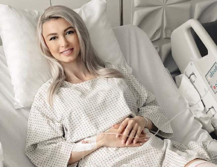 Andreea Bălan a primit o vizită neașteptată, pe patul de spital. Cine a venit să o vadă pe vedetă