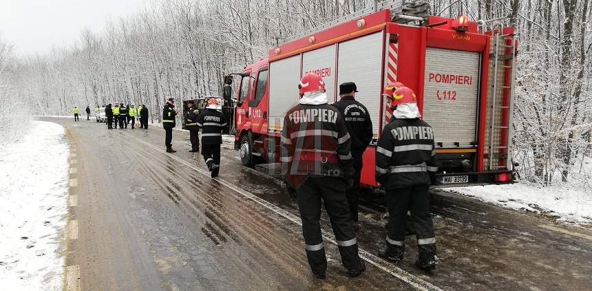 Un microbuz plin cu pasageri s-a răsturnat în Iaşi! A fost activat planul roşu de intervenţie. VIDEO