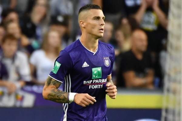 Uluitor! Un fotbalist de la Anderlecht a fost arestat pe aeroport și a fost ținut o noapte în centrul de refugiați