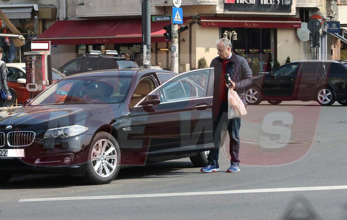 PAPARAZZI / Mircea Geoană, surprins într-o ipostază incredibilă! A scăpat ca prin urechile acului