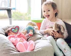 Andreea Bălan, imagine adorabilă cu micuța Clara. Vedeta radiază de fericire. FOTO