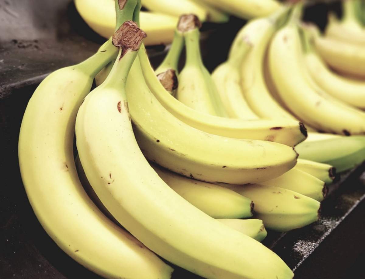 ÎNTREBAREA ZILEI: De ce sunt bananele curbate?