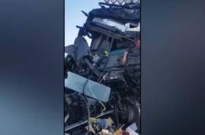 Şofer român, strivit într-un accident de TIR. Cu ultimele puteri a reuşit să ceară ajutor. "Scoateţi-mă, scoateţi-mă!" / VIDEO