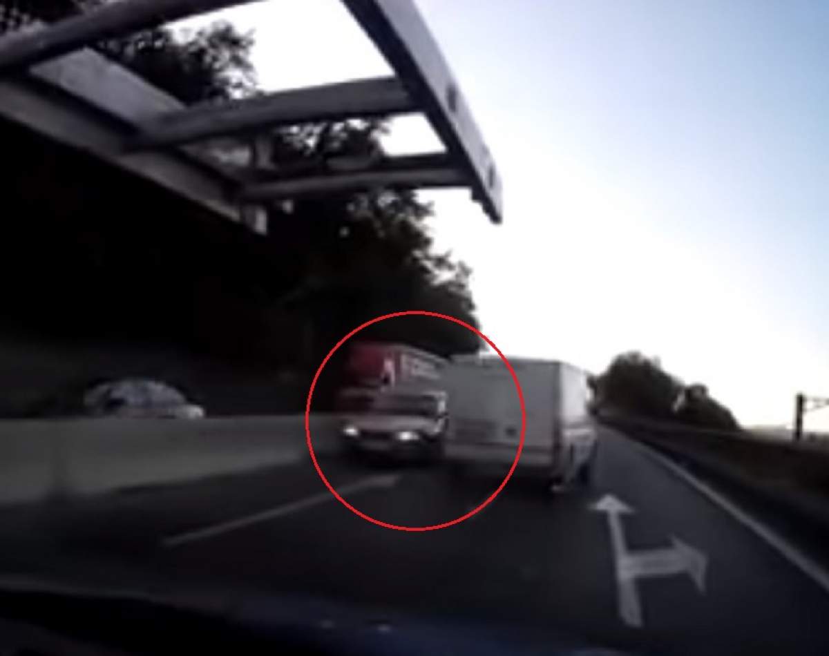 Pericol uriaș la intrarea în Deva! Un șofer circulă pe contrasens, în timp ce un altul trece milimetric pe lângă un accident / VIDEO