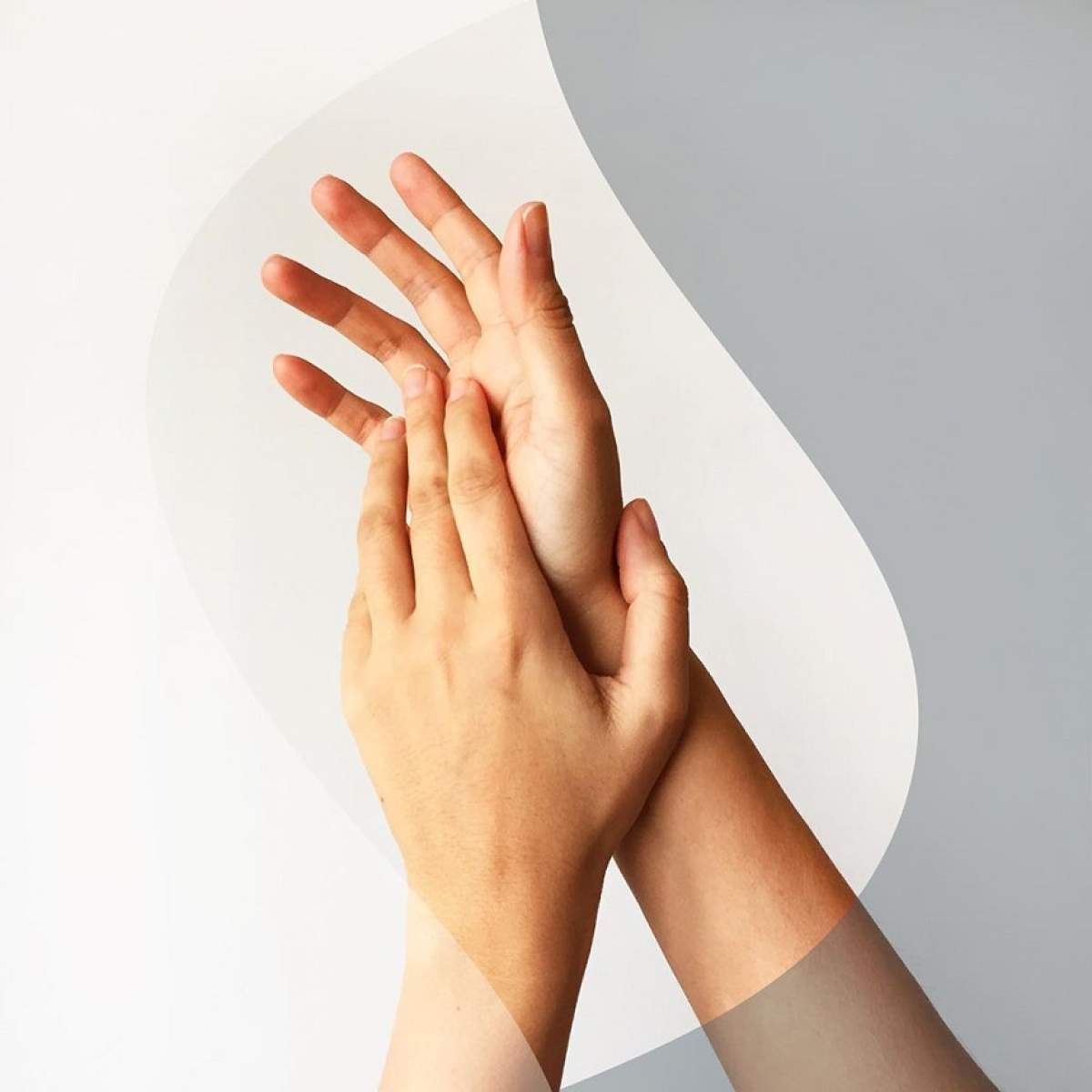 Piele uscată şi crăpată? Cele mai bune soluţii sunt în mâinile tale