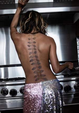 FOTO / Halle Berry, tatuaj impresionat, pe tot spatele. Cum arată desenul controversat 