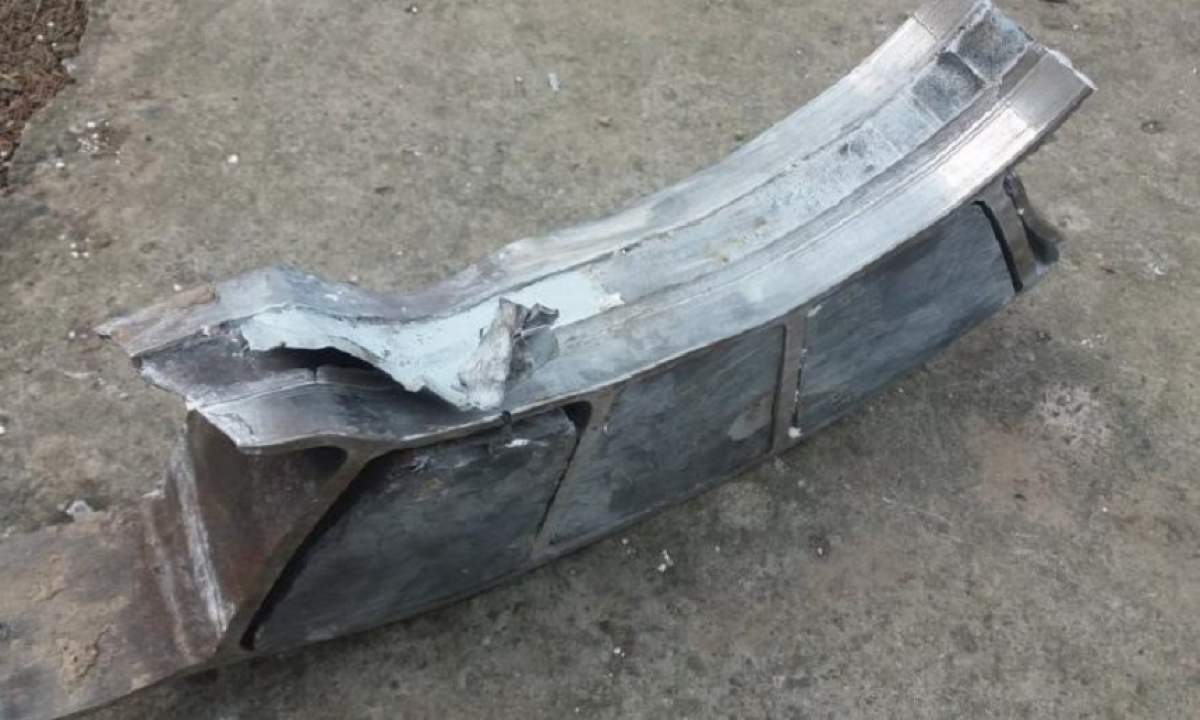 Bucată de metal căzută din cer, în Brăila! Un balcon a fost complet distrus. VIDEO