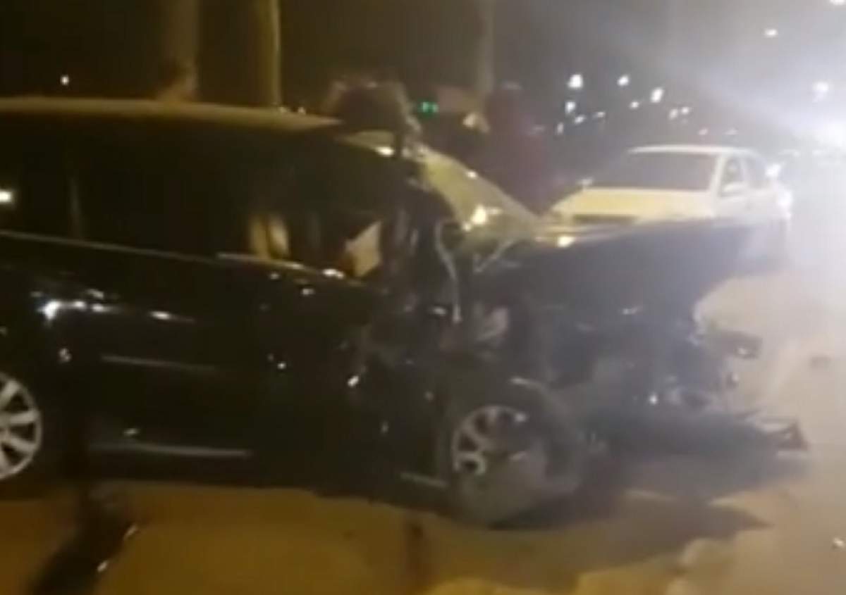 Accident grav în Chitila, marţi seară! Un autoturism a intrat în plin într-un buldoexcavator. VIDEO