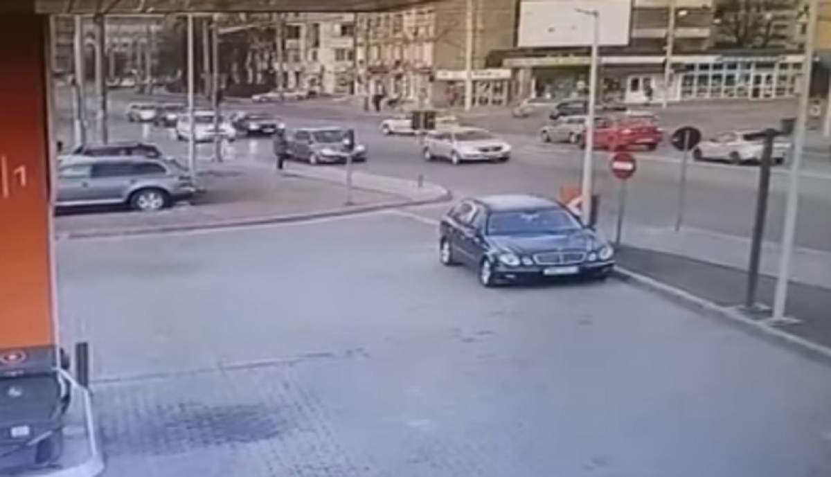 VIDEO / Momentul înfiorător în care un șofer face infarct la volan, în Iași