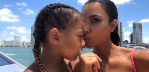 VIDEO / Kim Kardashian, gest scandalos față de fiica sa, la ieșirea din restaurant