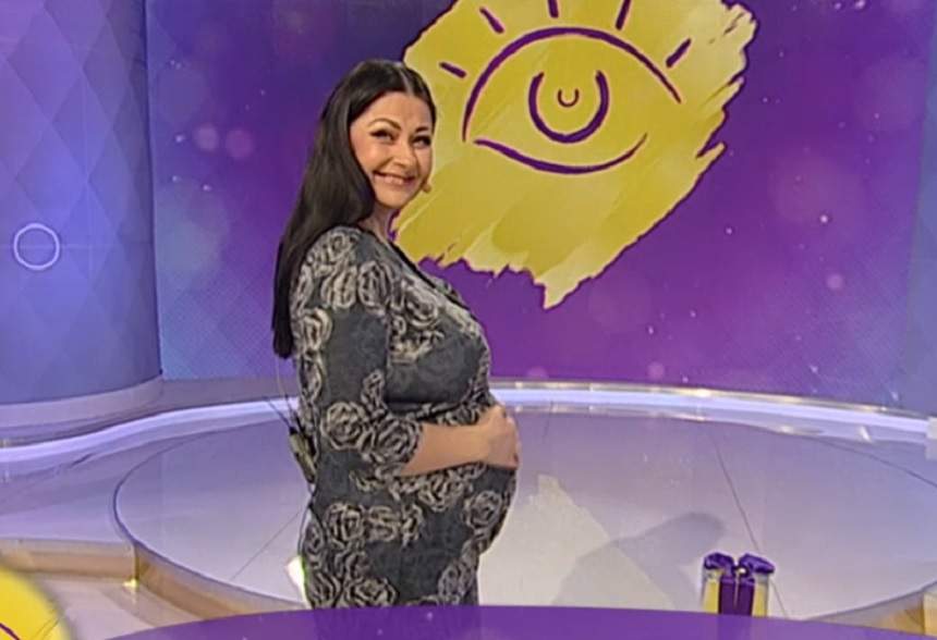 FOTO / Cum l-a pus la punct graviduța Gabriela Cristea pe un internaut care i-a reproșat că nu poartă sutien: „Eu măcar arăt a cineva”