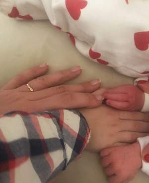 Valentina Pelinel, prima poză alături de gemenele sale, la o săptămână după ce a născut!
