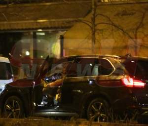 VIDEO PAPARAZZI / Soţia lui Nicolae Bănicioiu e o şoferiţă îndrăzneaţă! Mihaela a consumat alcool, apoi s-a urcat la volan! Fostul şef al Sănătăţii se afla în maşină