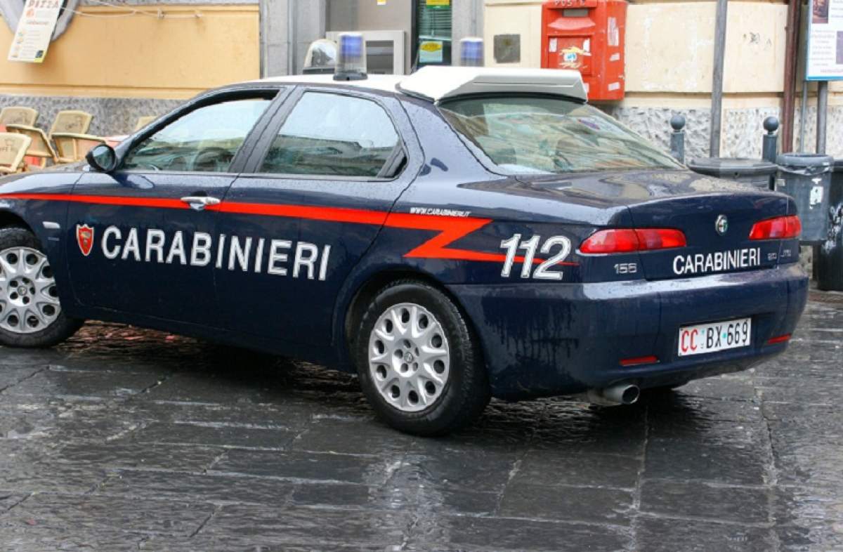 O româncă de 20 de ani a înjunghiat o italiancă, rivala în dragoste a mamei sale