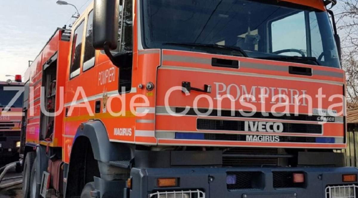 Incendiu de proporții pe o plajă din Constanța! Pompierii intervin de urgență