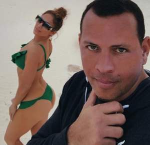 Jennifer Lopez, în costum de baie sexy pe o plajă exotică, alături de iubitul ei! S-a lăudat iar cu posteriorul celebru