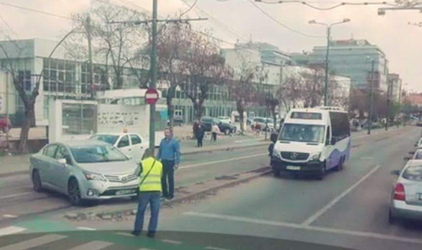 Accident grav, în Timişoara. Un tramvai fără vatman a lovit mai multe maşini şi a mers necontrolat două staţii