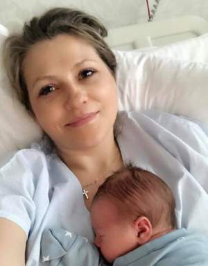 Prima poză cu bebeluşul Mirelei Vaida: "Uite-aşa stă lipit de când a venit pe lume"