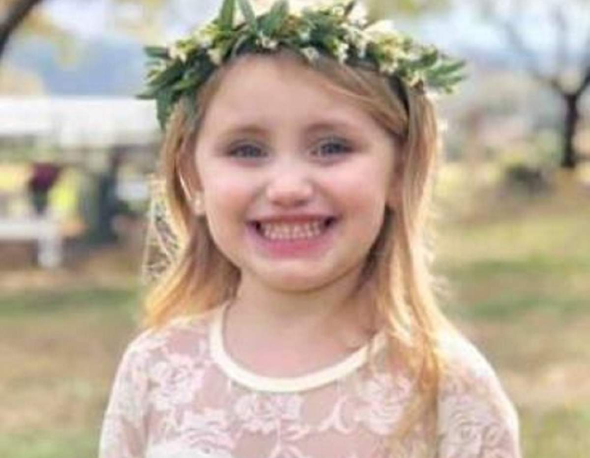 Fetiţă de 6 ani, ucisă de frate! Băiatul a împuşcat-o din greşeală, după ce a luat pistolul din maşina părinţilor