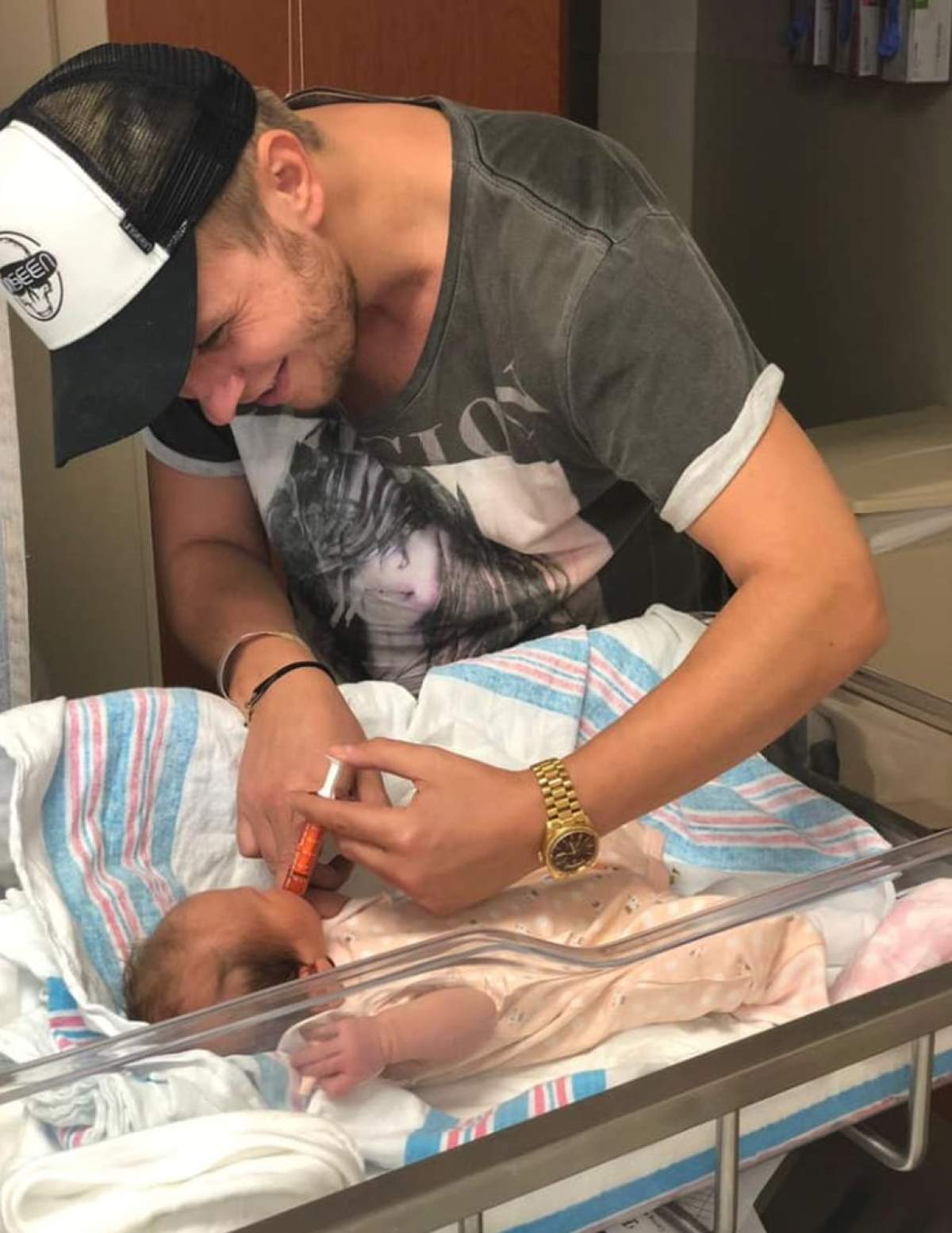 Cum a venit pe lume fetița lui Codin Maticiuc. Detalii uimitoare din sala de nașteri. "Nici timp să mă sperii cu adevărat n-am avut"