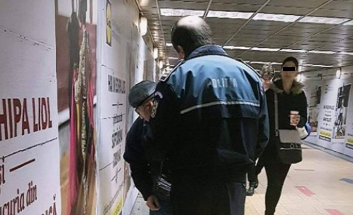 Bătrânel care cânta la frunză, la Unirii, luat pe sus de polițiști: „Abia își susținea corpul tremurând într-un baston”