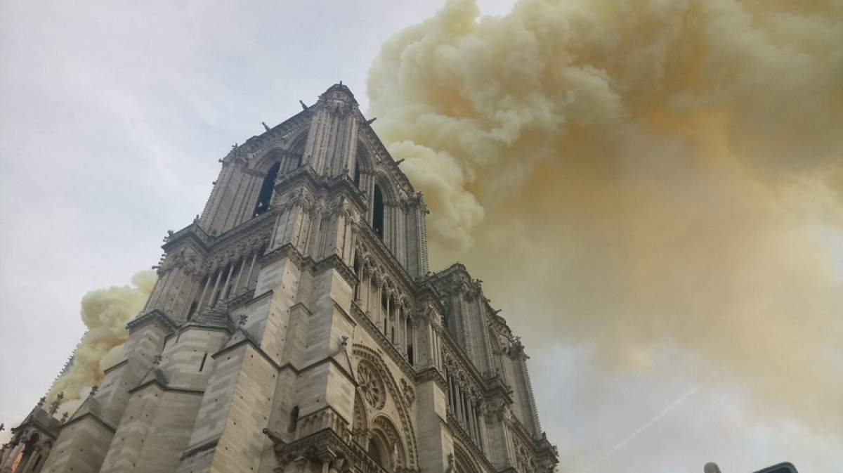 Ce spun autorităţile despre incendiul devastator de la catedrala Notre Dame din Paris. VIDEO