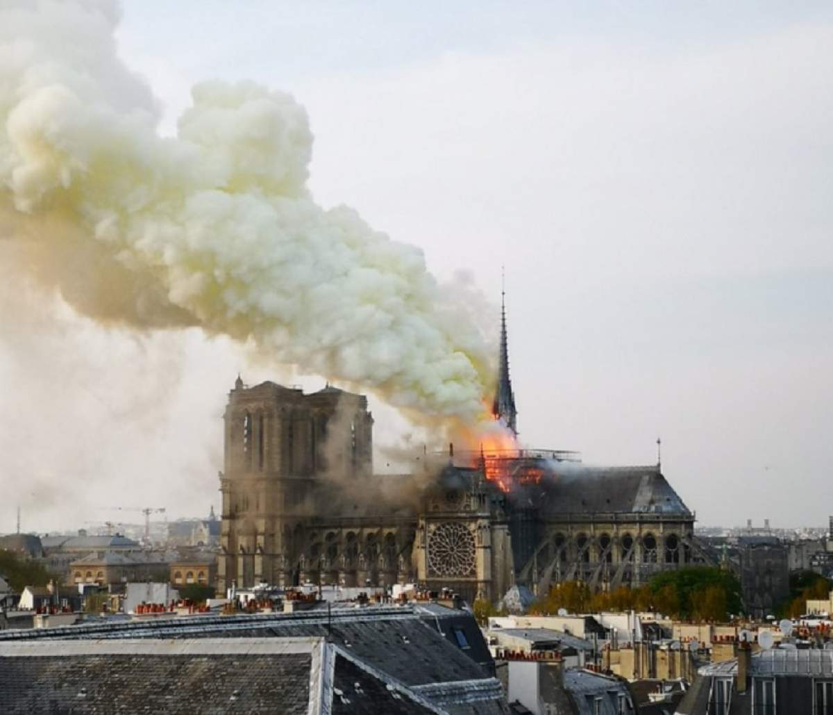 Cauza incendiului de la catedrala Notre Dame din Paris! Ce susţin oficialii